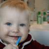 歯磨きする赤ちゃんの画像
